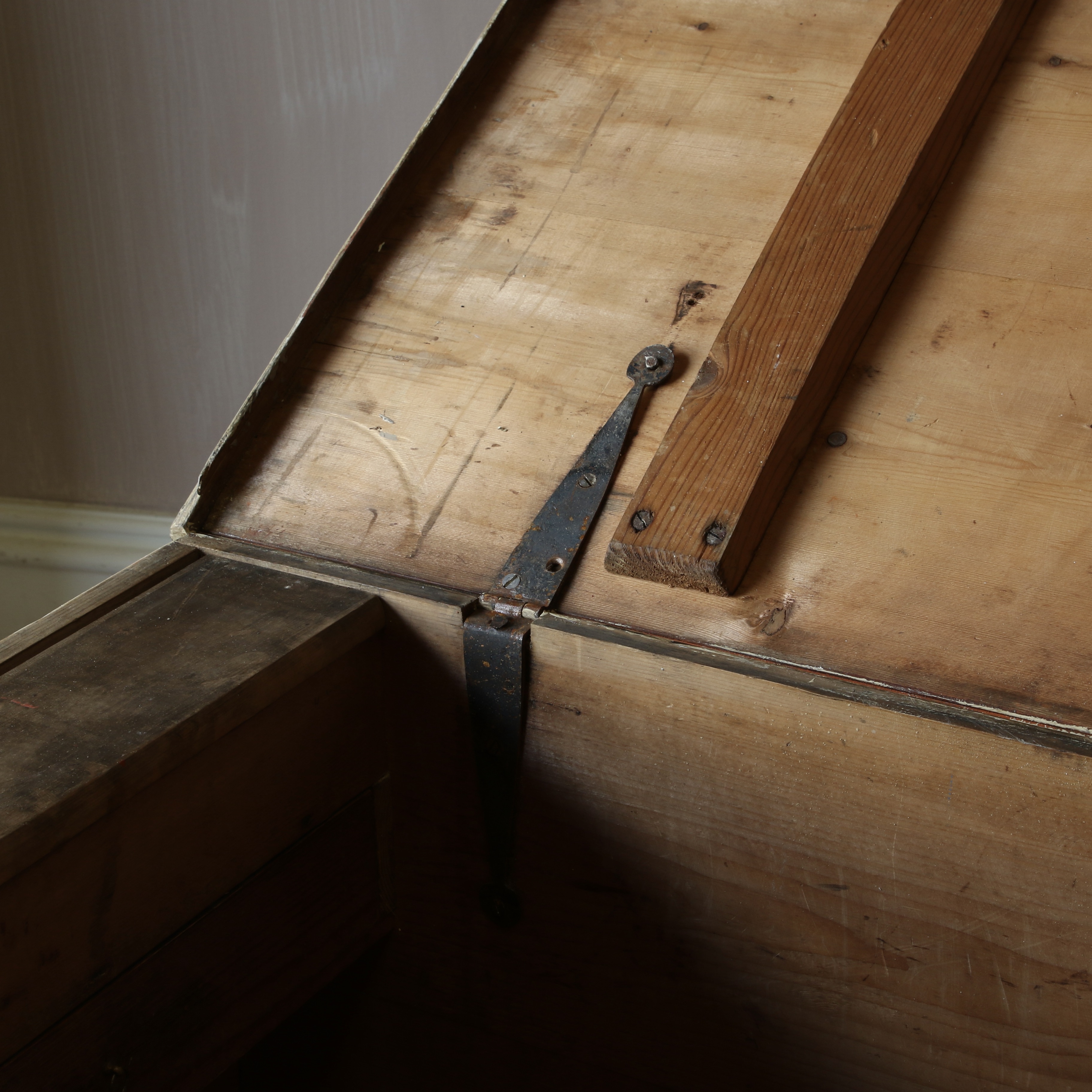 Georgian Striped Trunk